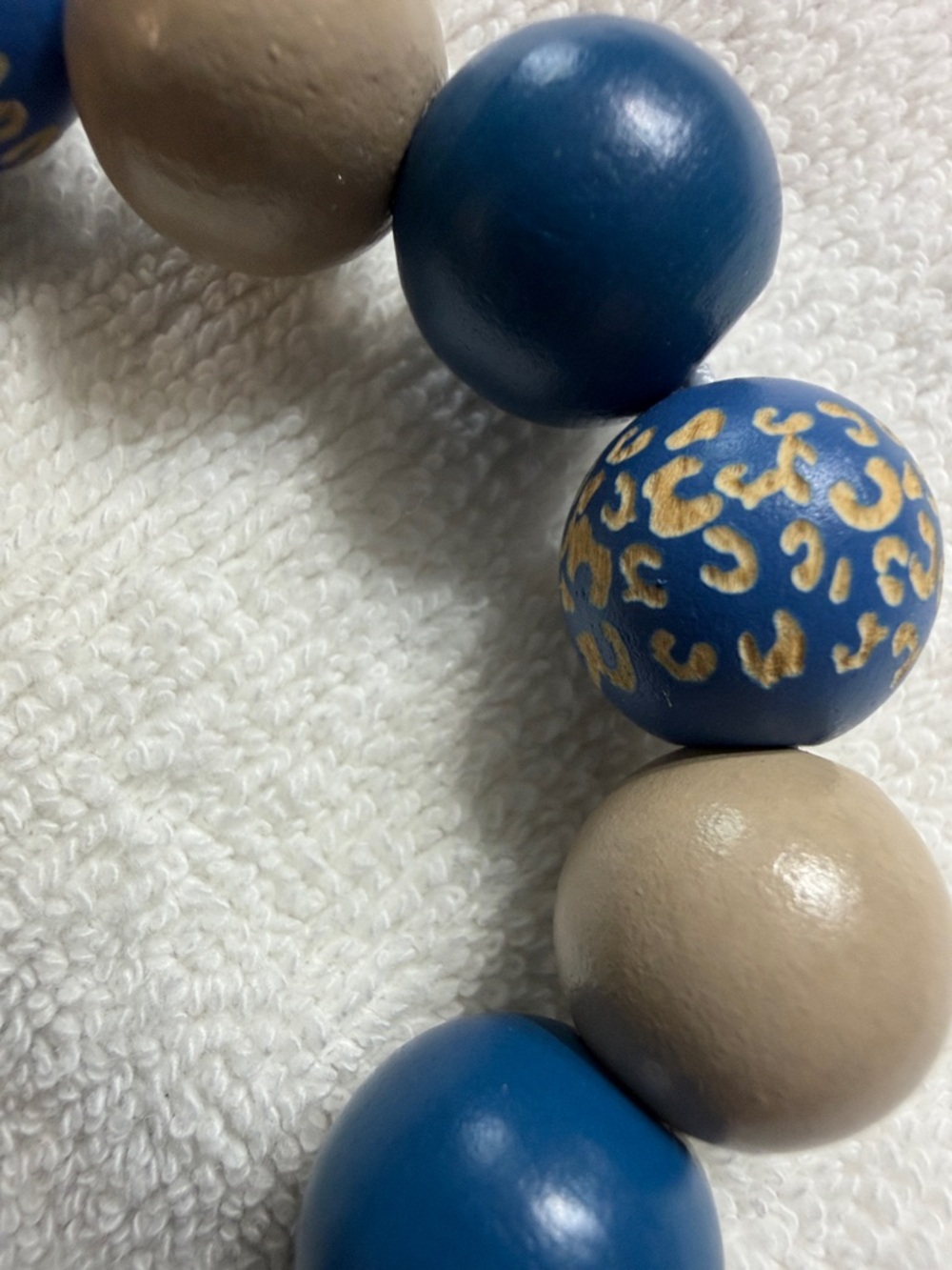 “MAMA”Beaded Keychain Bracelet - Blue Leopard Edition with Blue Tassel - Picture 8 of 8